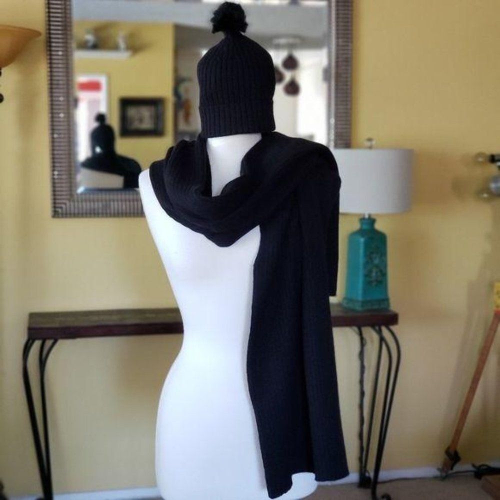 Banana Republic Knitted Hat with Pom Pom & Scarf/Wrap/Shawl Set Black